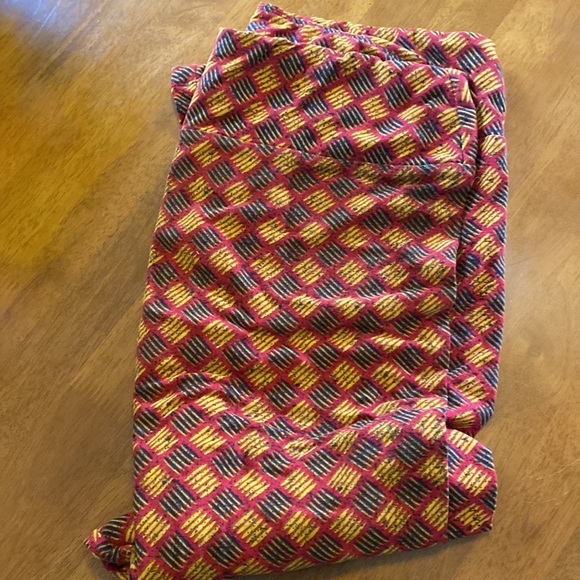 LuLaRoe Tall and Curvy Leggings NEW NWT TC Red Yellow Black - Picture 3 of 5